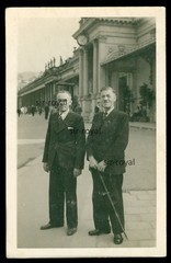 Carlsbad 1943 – Men in Front of Mill Fountain Collonade – 1940s Bohemia Photo Postcard 9x14cm