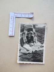 🟠 Vintage Photograph Photo 1950s Picnic Man Woman Car