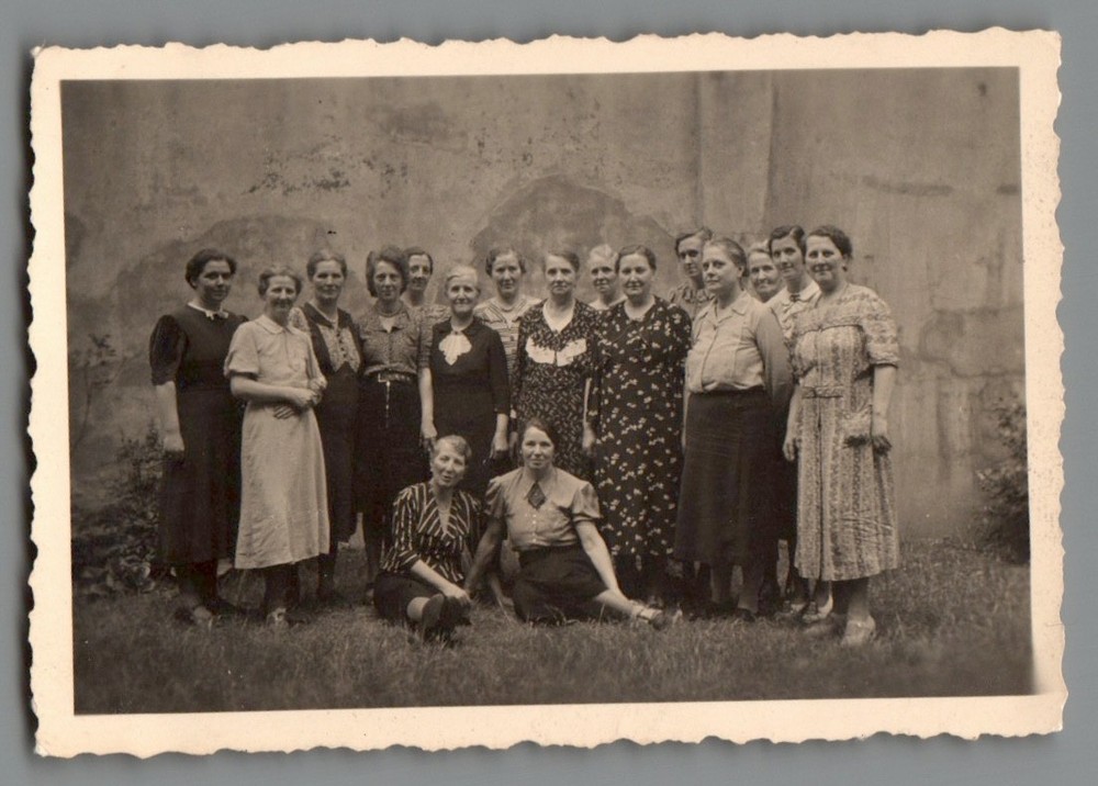 Photo Group Picture Women Club Group World War II 1941 (F1257)