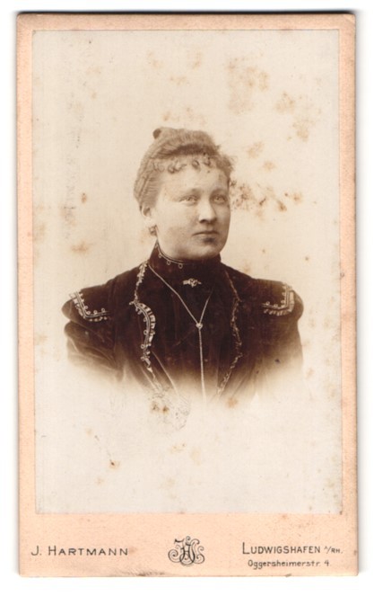 Photograph J. Hartmann, Ludwigshafen a. Rh., Oggersheimerstr. 4, Portrait Lady