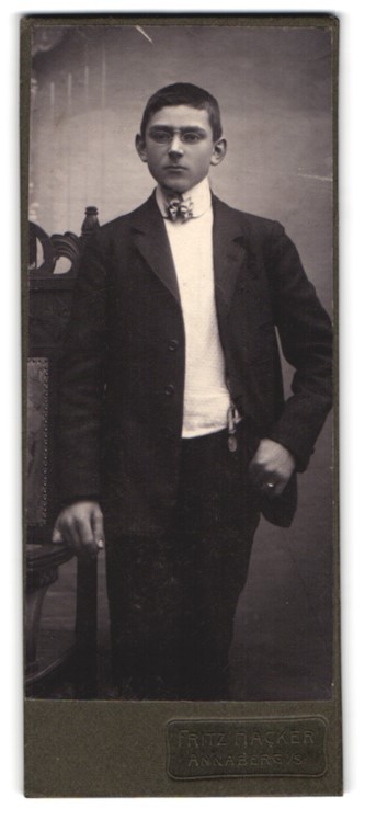 Photograph Fritz Häcker, Annaberg i. S., Carlsplatz 3, Portrait of a Young Man