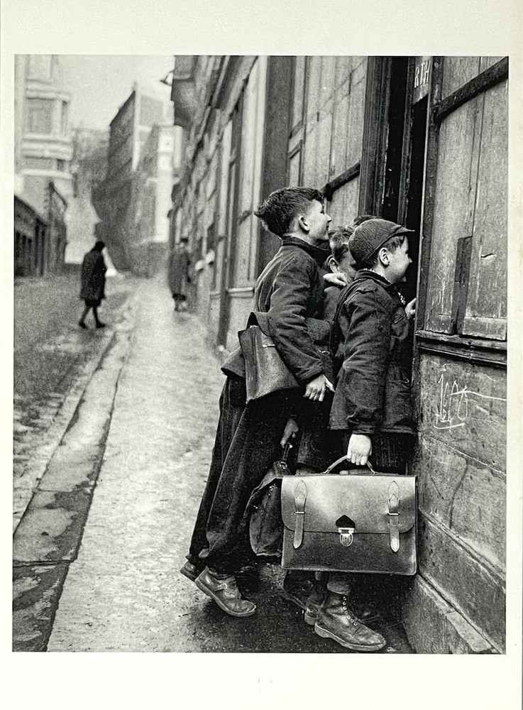 Curious Schoolchildren Photo Art Print Card Robert Doisneau Fotofolio 4.25”x6”