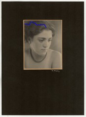 12x10cm vintage photo 1920s elegant lady neckline bar – signed photo B
