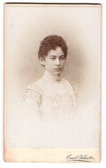 Photography Emil Schröter, Berlin, Potsdamerstr. 116a, Portrait of a Young Woman
