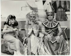 25×20 Vintage Archive Photo 1978 Olivia Newton-John Cleopatra Osmond Show photo B