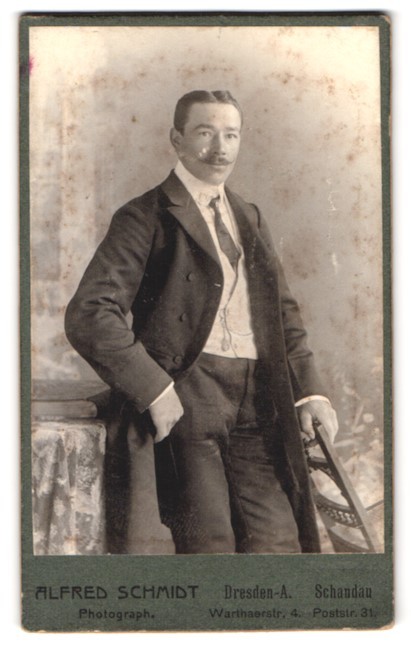 Photograph Alfred Schmidt, Dresden, Warthaerstr. 4, handsome gentleman in suit b