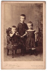 Photograph D. Wettern, Hamburg, Langenreihe 36, three children in historical weight
