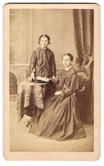 Photograph N. A. Dietz, Munich, Sendlingerthorplatz 6, two sisters in Schl