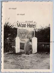 St Peter-Ording 1949 – Woman in Front of Forest Hotel Entrance Sign – 1940s – Photo 6x8cm