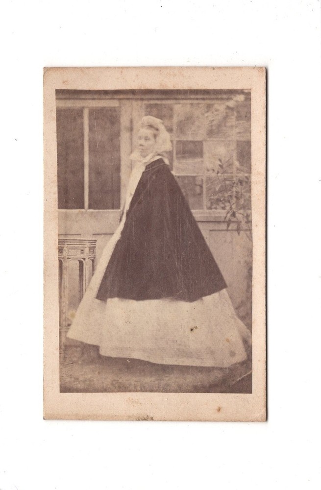 CDV Photo Lady Portrait / Fine Lady – Unknown Place 1860s
