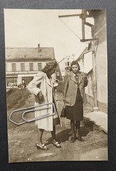 Photo Portrait Young Women Berlin Business Sign View House Model Picture Company