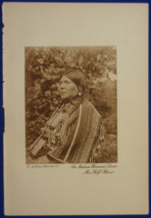 1913 RODMAN WANAMAKER Sepia Photo: «An Indian Woman’s Dress – Mrs. Wolf Plume».