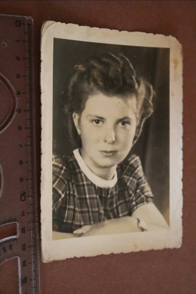 Great Old Photo – Portrait of a Pretty Young Woman – October 1945