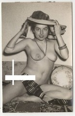 12.5x8cm – Vintage Barite Photo Nude Woman Handling Scarves