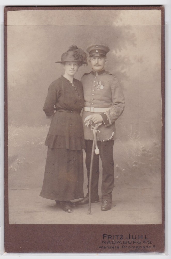 910710 photo on cardboard soldier with medal clasp & his wife, Fritz Juhl Naumburg