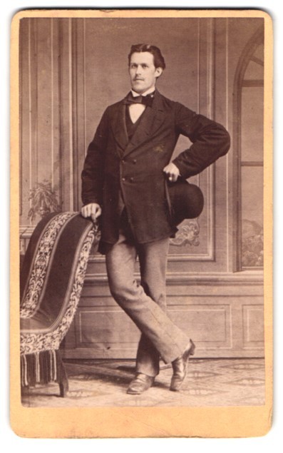 Photograph Carl Deiss, Waldshut, portrait of charming gentleman in fashionable clothes