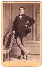 Photograph Carl Deiss, Waldshut, portrait of charming gentleman in fashionable clothes