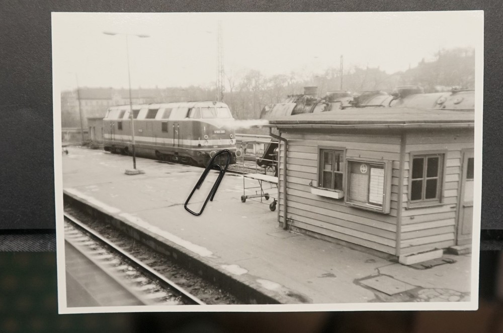 Photo GDR station 1967 Erfurt diesel locomotive track steam rail V180 hut building