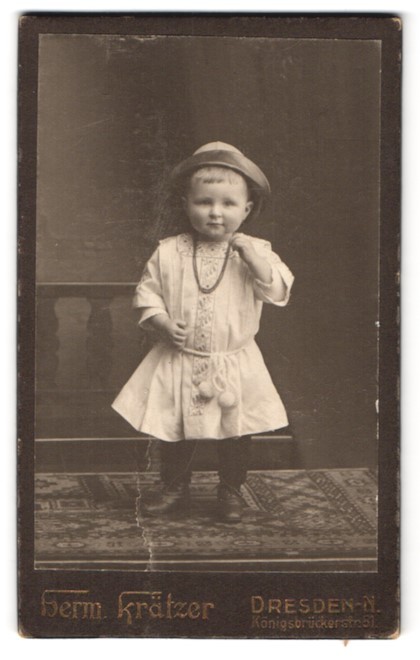 Photograph Herm. Krätzer, Dresden, Königsbrückerstrasse, cute little cinema