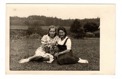 Vintage Photo Silver Gelatin 1940s – Two Attractive Women, Hand Print WW2 WWII