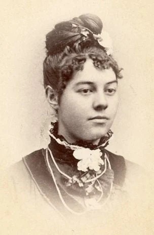 Portrait of Elegant Young Woman – R. R. MacLellan – Biddeford, Maine