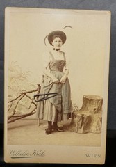 Photo portrait CDV KAB Vienna woman costume model colored color dress cabinet hat