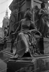 Negative-Berlin-Monument-Architecture-Detail-Sculpture-2