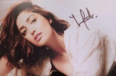 Autograph of Yami Gautam India – signed photo – Bollywood movie actress