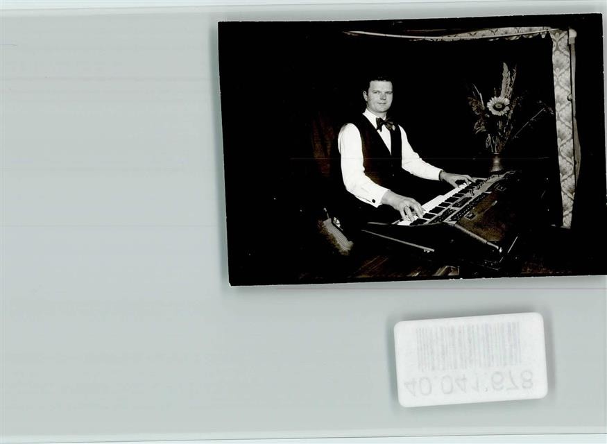 40041678 – 6431 Raboldshausen Gasthaus Hoffmann entertainer on organ