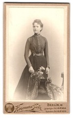Photography department store Hermann Tietz, Berlin-W., Leipzigerstr. 46-49, Young Lady