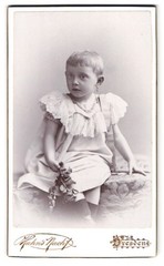 Photograph Hahn’s Nachf., Dresden, Ferdinandstrasse 11, girl with jewelry in