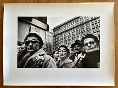 WILLIAM KLEIN «Christmas Shoppers» (1954; printed 1978) Silver Gelatin HC