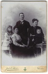 Photograph Joh. C. Hahn, Vienna, Mariahilferstrasse 105, portrait of a family