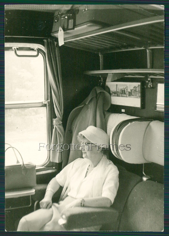 Photo Woman on Train Passenger Car Passenger Train Railway Train Station Photo