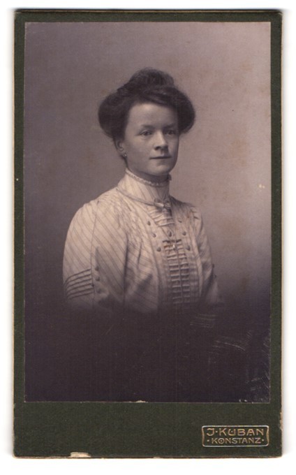 Photograph J. Kuban, Constance, Hussenstraße 28, lady with petite facial feature