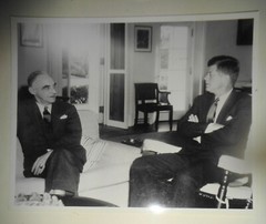 1962 President Kennedy Photo – Oval Office : On Berlin, with General Lucius Clay