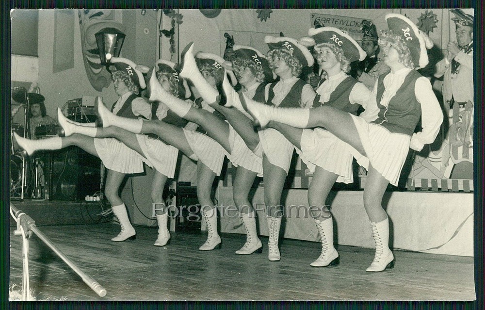 Photo Girl Dancing Cancan Nylon Stockings Photo GIRLs DANCING