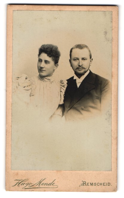 Photograph Hugo Mende, Remscheid, Alleestrasse 19 a, young couple in pretty class