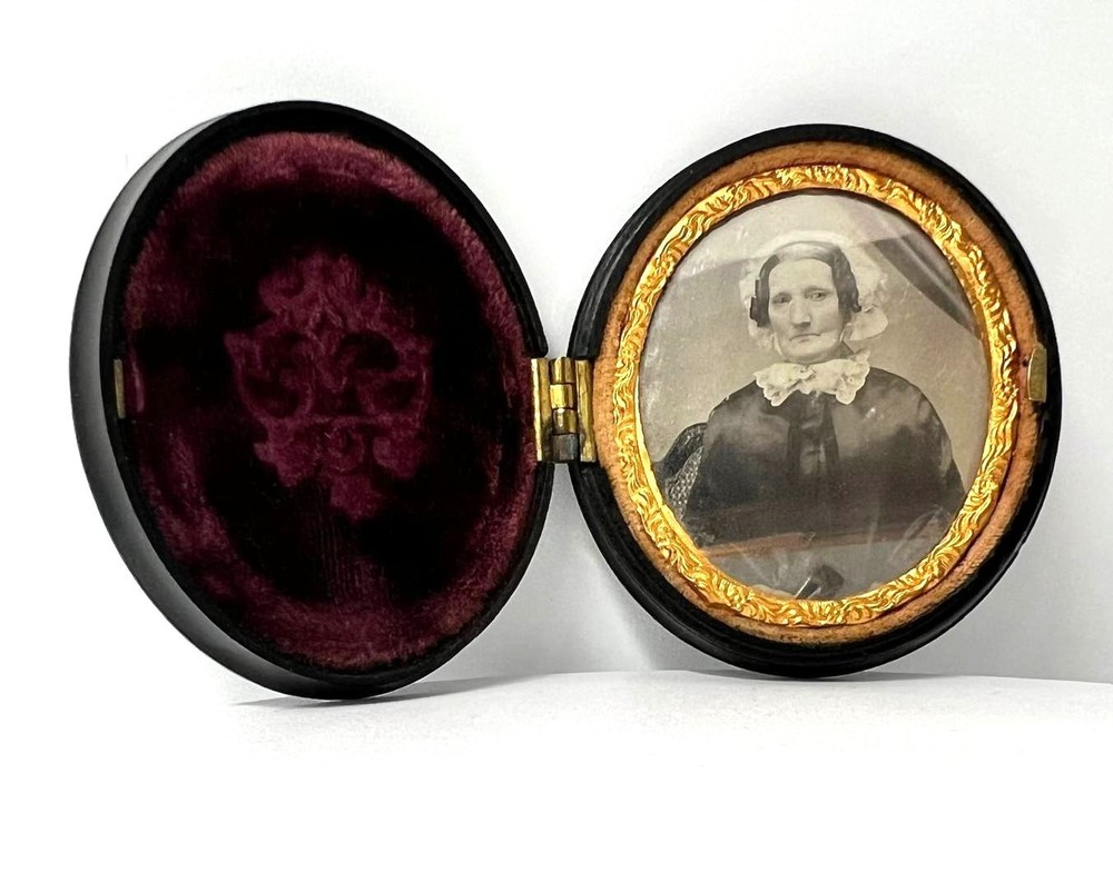 Antique Union Case Daguerreotype Oval Victorian Woman Portrait Photo Case