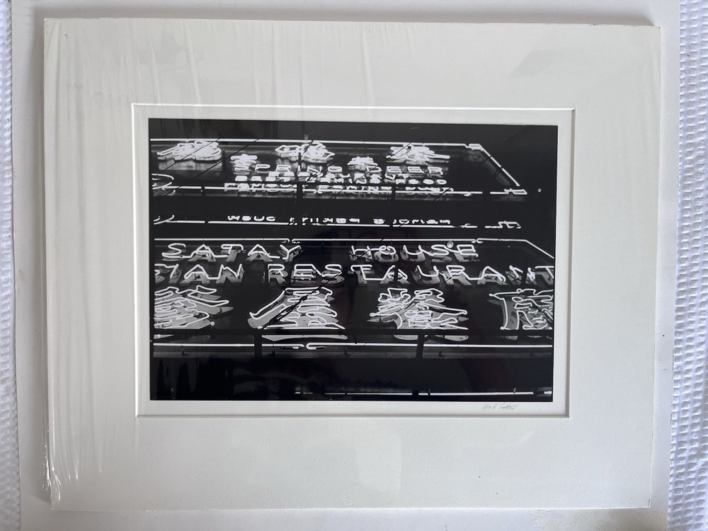 Vintage «Neon Lights» Silver Gelatin Print – Hong Kong, 1987 by Mark Ritter