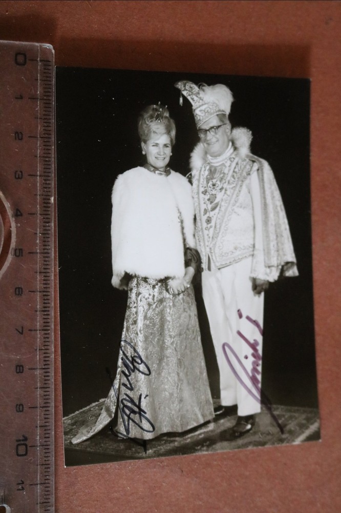 tolles altes Foto – Groß-Dortmunder Prinzenpaar 1973 mit Autogrammen