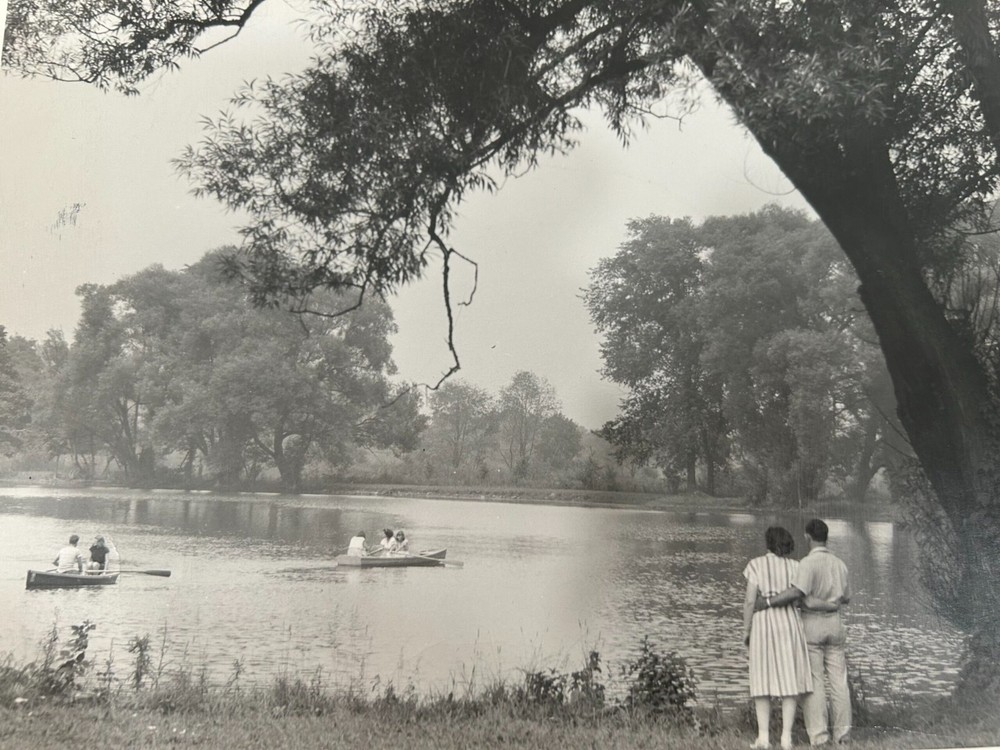 Arthur Gray Standard Oil Photographer Cleveland Ohio Americana Couple Lake Scene