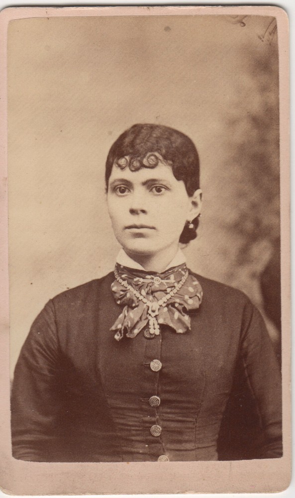 Vintage photo card captioned «Mrs. Serinder a friend» – photographer unknown