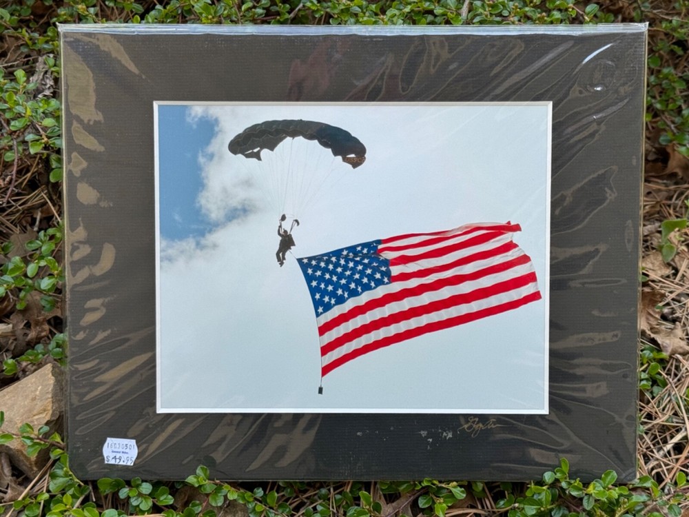 Artist Greg Arbutine 8″x10″ Photograph 11″x14″ black mat «SOCOM American Flag»