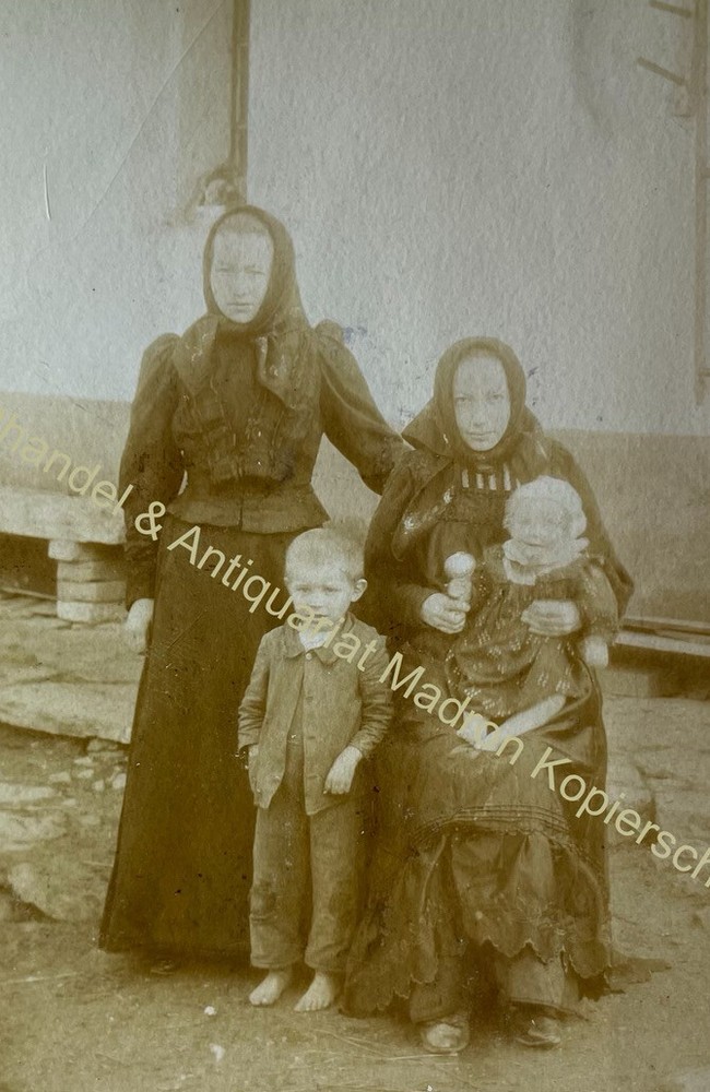 orig. Photo postcard 1915 Bohemia mother child children poverty