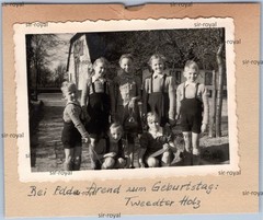 Flensburg 1949 – family in front of house in Mathilden Strasse 4 – photo 10x8cm