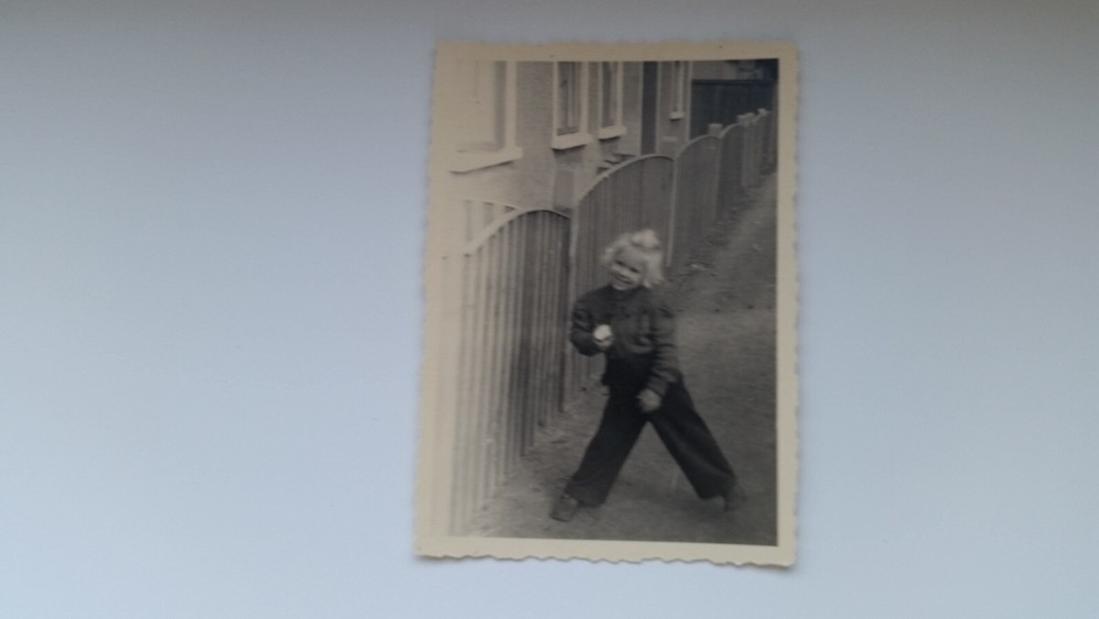 Photo 5R248 pretty girl in pose circa 1940s approx 7x11cm