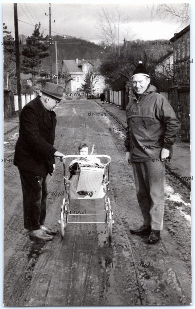 Radebeul 1964 – People on Ernst Thälmann Street – GDR 1960s – Photo 8x13cm