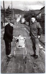 Radebeul 1964 – People on Ernst Thälmann Street – GDR 1960s – Photo 8x13cm