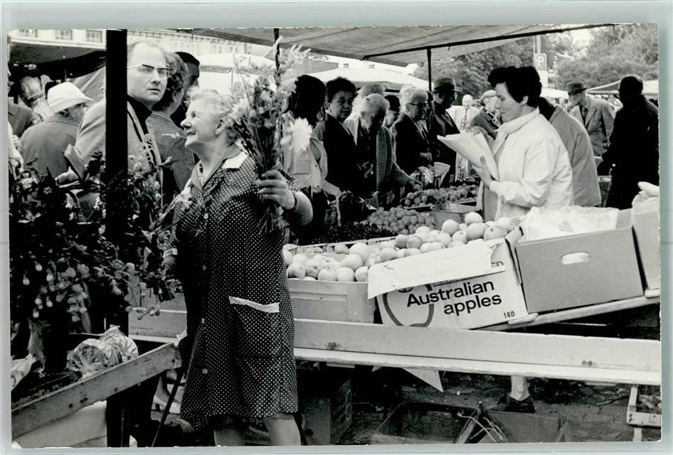 10368048 – weekly market market scene rural life